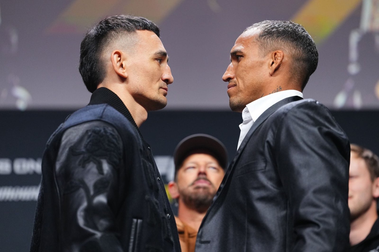 “Max Scheming Like a Chess Master” – Fans Praise Max Holloway’s Sneaky ‘Point’ Plan to Outsmart Charles Oliveira at UFC 326