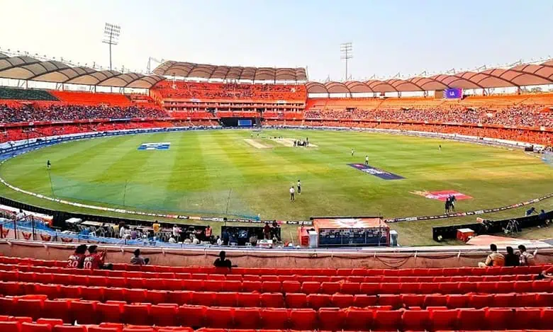 Rajiv Gandhi International Stadium Capacity